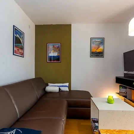 Sunnyside Corner Apartman